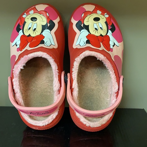 Minnie Mouse Crocs with fuzzy inside - Picture 5 of 6